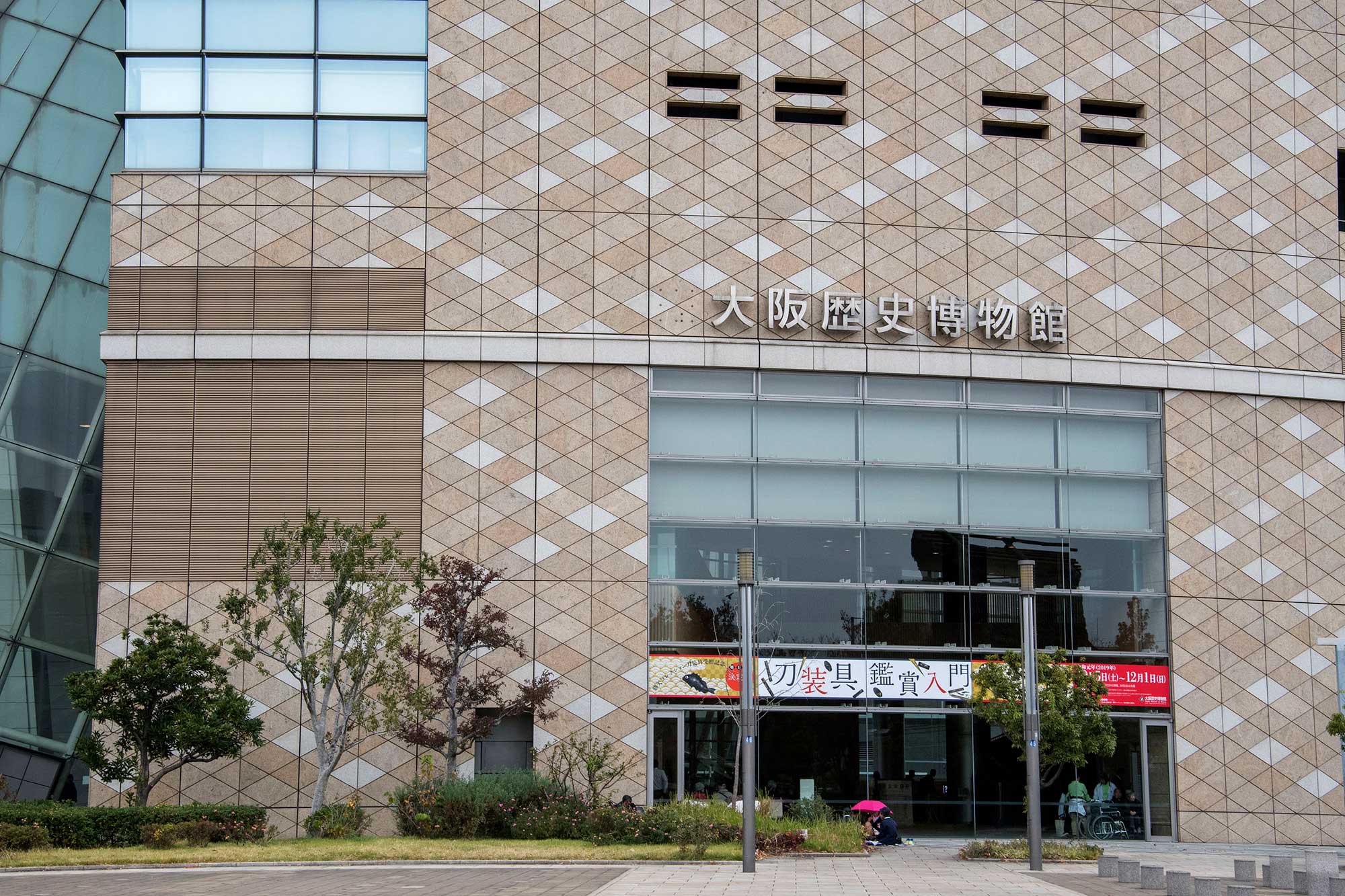 Here's a guide on the most exhilarating museums you can bring the entire
family to in Osaka! Learn about culture, history, science and even food!